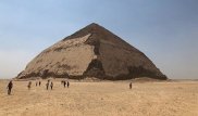 В Египте впервые открыли для посещения уникальную "ломаную" пирамиду