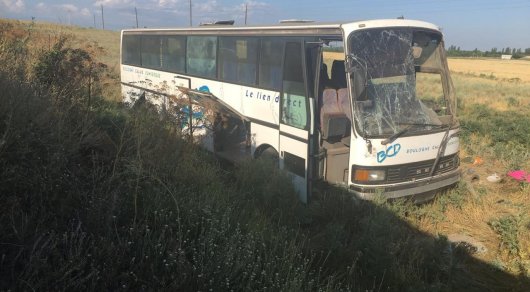 Автобус перевернулся по дороге на Алаколь - 17 пострадавших