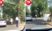 Свадебный кортеж из самокатов сняли на видео в Алматы