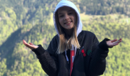 Данэлия Тулешова представила песню на казахском