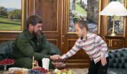 Рамзан Кадыров взял в охранники 6-летнего мальчика