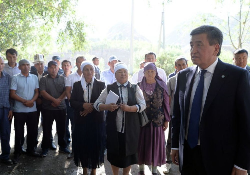 Встреча президента Кыргызстана с жителями приграничных сел. Фото пресс-службы президента КР