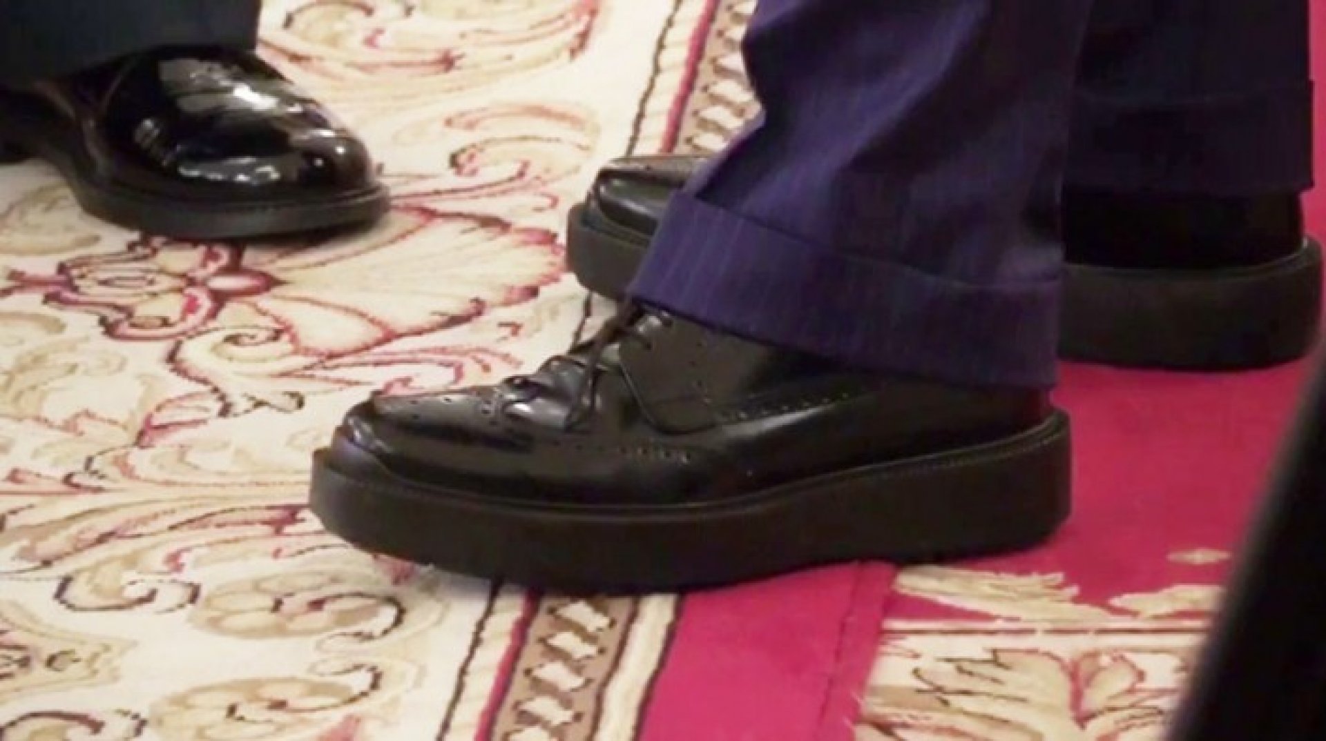 Дмитрий Медведев ботинки