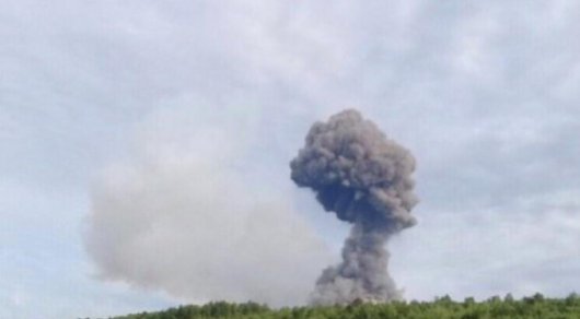 Склад боеприпасов взрывается в России- Скриншот