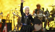 Самолет с командой певицы Pink загорелся при посадке в Дании - СМИ