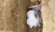Пенсионерка упала в траншею в Жезказгане