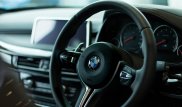 Таможенники годами хранят изъятые дорогие автомобили
