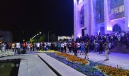 Сотни сторонников Атамбаева вышли на центральную площадь Бишкека