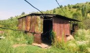 Многодетная семья несколько лет живет в вагончике в горах Алматы