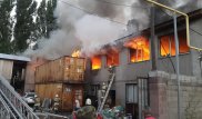 Склад с канцелярскими товарами горел в Алматы