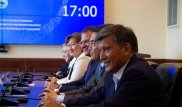 Новым сенаторам вручили удостоверения