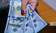 Миллиард долларов скупили казахстанцы за месяц