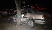 Автомобиль на скорости влетел в дерево в Алматы. Пострадали двое
