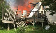 Самолет упал на жилой дом в США