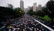 На улицы Гонконга вышли 1,7 миллиона протестующих