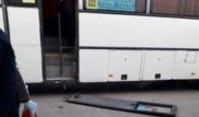 Дверь автобуса упала на женщину в Караганде