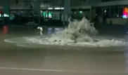 Фонтан грязной воды забил на площади в Караганде