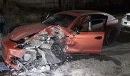 Porsche көлігін тізгіндеген Сиви Махмуди жол апатынан зардап шекті