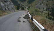 Аварийное состояние дороги на БАО показали алматинцы
