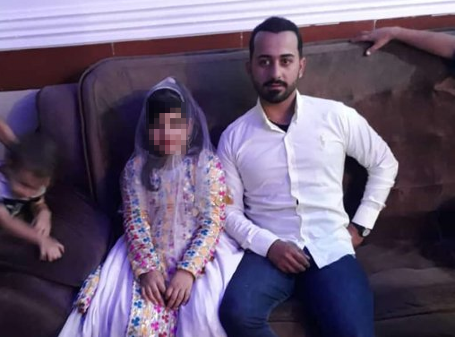 Отец я не буду выходить замуж 2. Свадьба в Йемене. Иранскую 11-летнюю девочку выдали замуж за 22-летнего мужчину. Ранние браки в Исламе. Иранская свадьба с девочкой.