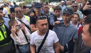 Несколько десятков человек собрались у акимата Алматы