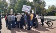 Люди с плакатами прошли по улицам Нур-Султана