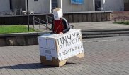 "Человек-автобус" вышел на площадь в Семее