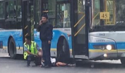 Автобус сбил мать троих детей: пострадавшей срочно требуется кровь