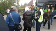 Жители Семея перекрыли дорогу автобусу