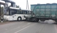 Автобус столкнулся с тепловозом в Нур-Султане