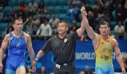 Казахстанский борец сенсационно победил чемпиона из России