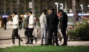 Беженцы превратили парк немецкого города в центр наркоторговли и насилия