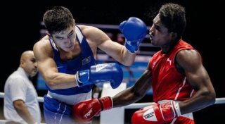 Бекзат Нурдаулетов и Хулио Сесар Ла Крус. Фото: boxing2019.com