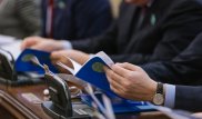 Писать законы на казахском языке предложил депутат
