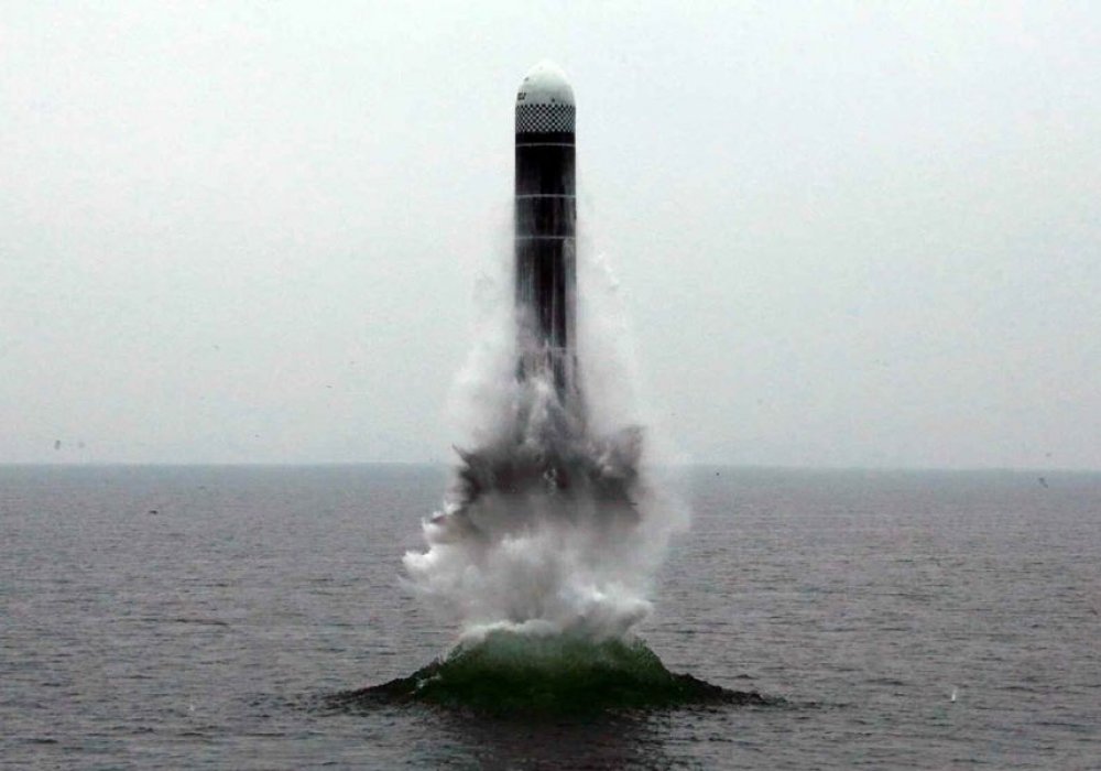Испытательный пуск баллистической ракеты Pukkuksong-3. Фото:  ©ЦТАК