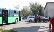 Автобус врезался в легковушку в Алматы