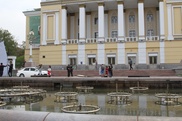 Пешеходку возле оперного театра Алматы превратили в парковку