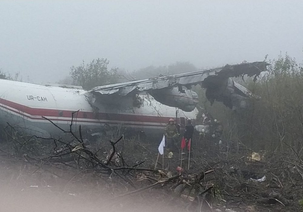 Поврежденный самолет Ан-12. Фото:dsns.gov.ua