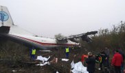 Появилось видео с места крушения самолета в Украине