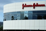 8 миллиардов долларов Johnson & Johnson может выплатить американцу за выросшую грудь