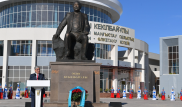 Касым-Жомарт Токаев открыл памятник Абишу Кекилбаеву в Актау