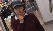 Попала на видео. 20-летнюю алматинку подозревают в краже ноутбуков в ТРЦ