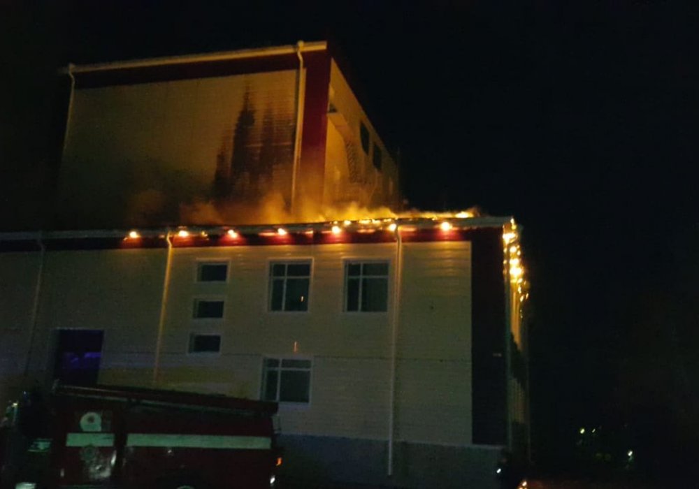 Дом культуры загорелся из-за фейерверка в Костанайской области