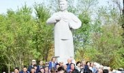 Памятник Ильясу Жансугурову установили в Алматинской области