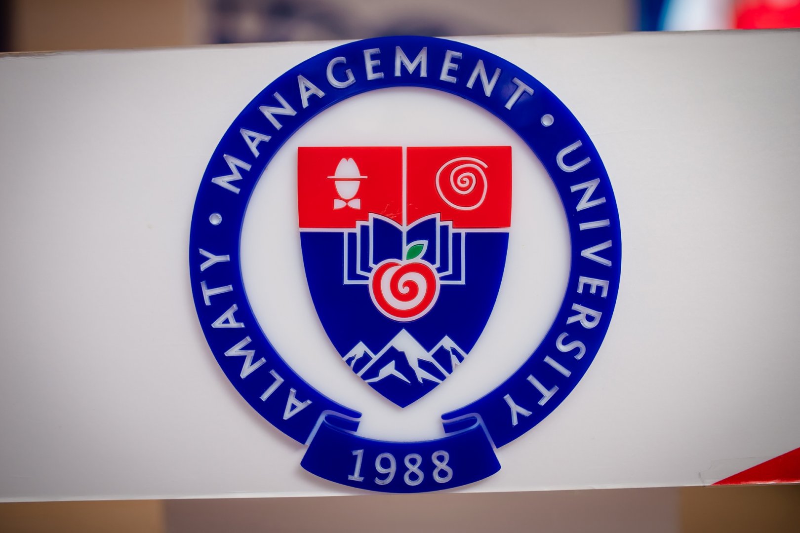 Алмаю. ALMAU лого. Алма ю университет. Алмаю университет Алматы. ALMAU Almaty Management University лого.