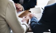 "Поднимите одно место". Чиновницу из Караганды обвинили в грубости