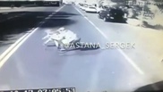 Видео наезда автобуса на отца с сыном появилось в Сети
