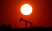 Перспективы для тенге и нефти ухудшаются - экономисты