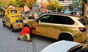Золотому BMW запретили ездить в Германии