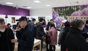 Казахстанцы "штурмуют" салоны связи